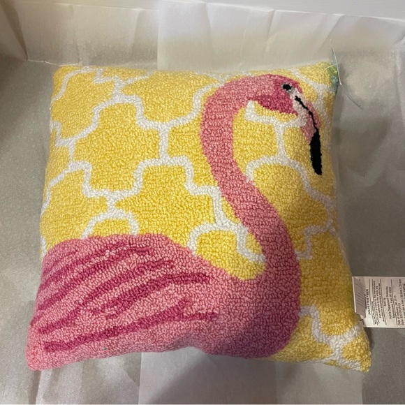 SOLD-Flamingo 🦩 accent pillow - Picture 4 of 6